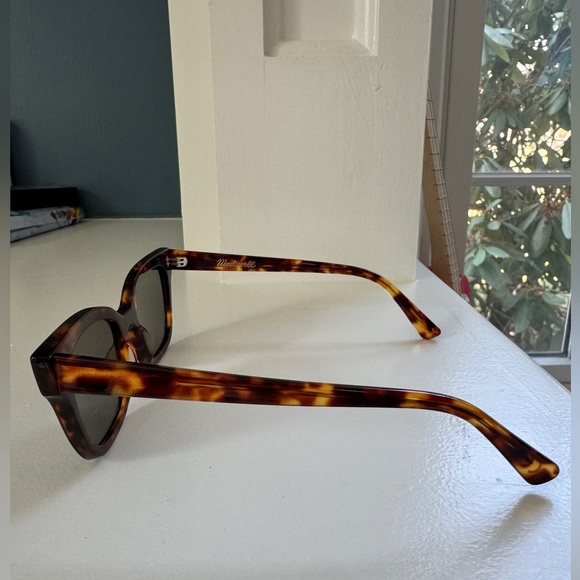 Madewell Tortoiseshell Sunglasses - Womens - Picture 2 of 5